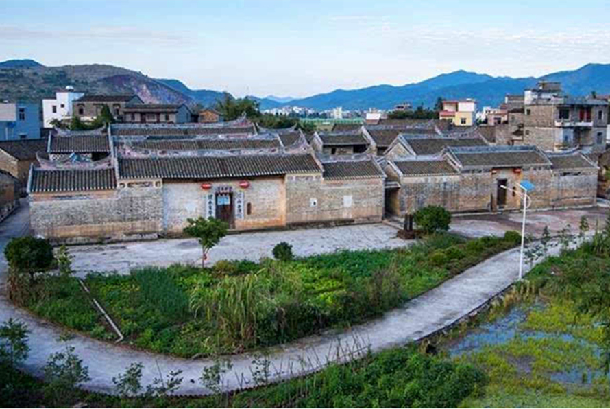 西坝兰寨村位于云浮市郁南县连滩镇,早于20年便入选了
